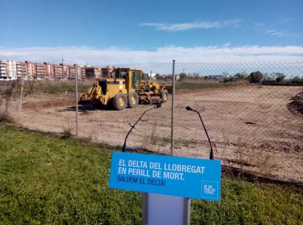 Frente de ecologistas, payeses y vecinos contra la ampliación del puerto y del aeropuerto