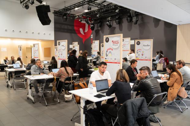 La feria de ocupación GiraFeina de Sant Feliu reúne a más de 500 participantes en su segunda edición