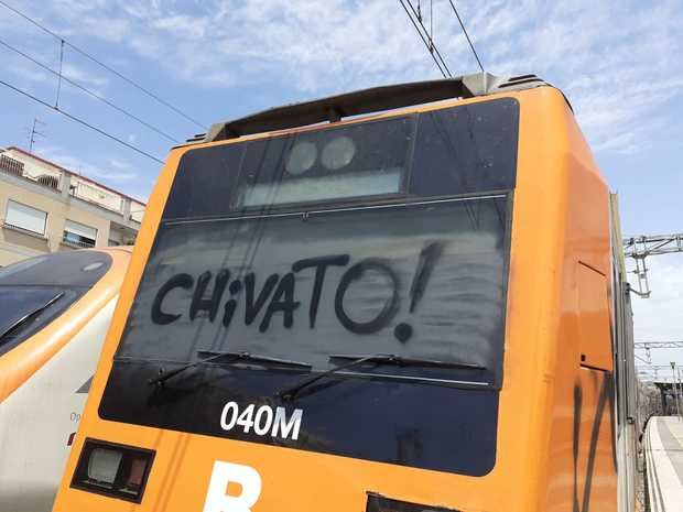 Los grafiteros ‘asaltan’ un tren en la estación de Gavà y le impiden continuar su trayecto