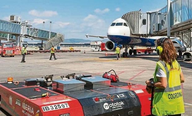 Tres empresas quitan a Iberia el servicio de asistencia en tierra del aeropuerto de El Prat