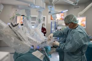 El Hospital de Viladecans da un salto al futuro con un robot quirúrgico de alta precisión