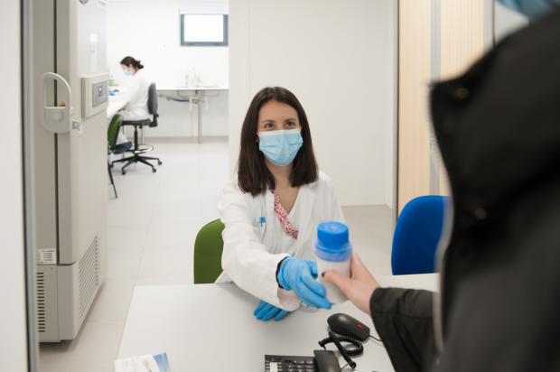 El transplante fecal, una alternativa a los antibióticos para tratar infecciones rectales