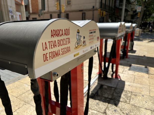 Estación para bicicletas en la Rambla Just Oliveras