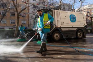 L'Hospitalet se pone manos a la obra para mejorar el estado de sus calles y parques