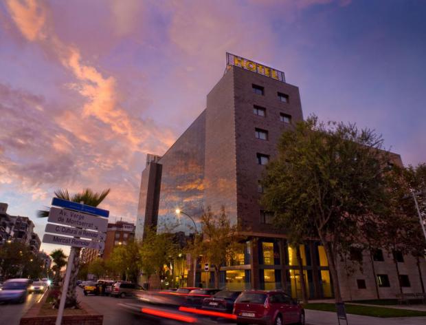 Rotary El Prat releva su junta directiva en una cena solidaria que repasa un año de proyectos y reconoce a nuevos socios