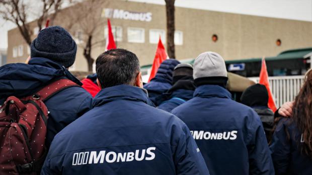Tercer día de huelga de los trabajadores de la empresa de transportes Monbus-Julià en Sant Boi