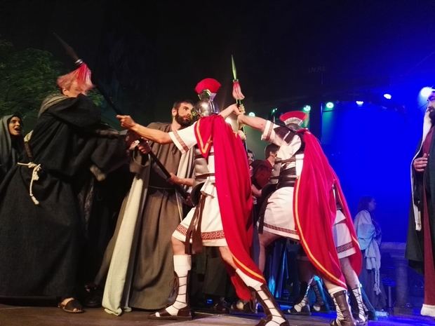 La popular 'Desfilada dels Armats' en Sant Vicenç dels Horts.