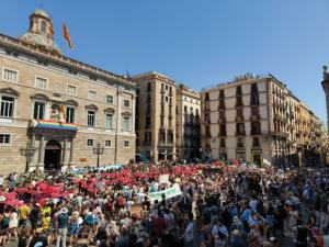 “No a la ampliación”: la protesta contra el plan de invertir 3.200 M€ en El Prat pincha en Sant Saume