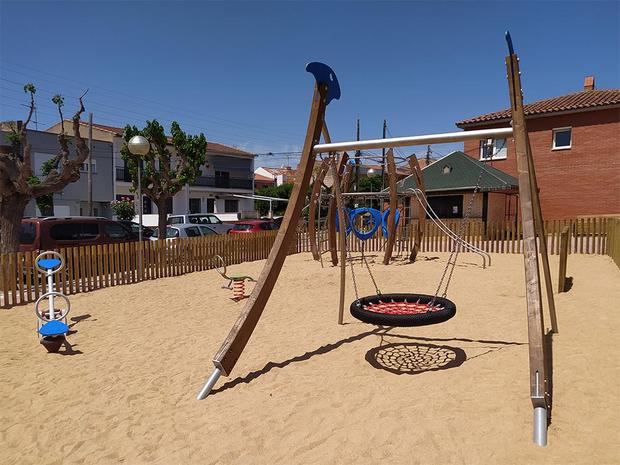 Finalizan los arreglos del área de juegos infantiles del barrio de La Plana