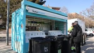 Castelldefels estrena una minideixalleria en el barrio de Canyars para mejorar el reciclaje
