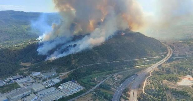 Estabilizado el incendio que ha arrasado más de 220 hectáreas en Castellví, Martorell y Sant Andreu