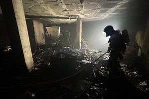 Incendio en un edificio okupado de L’Hospitalet mientras se estabiliza el fuego forestal de Gavà