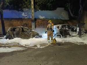¿Un pirómano en Molins de Rei? Dos coches calcinados y un patrón de incendios que inquieta a los vecinos