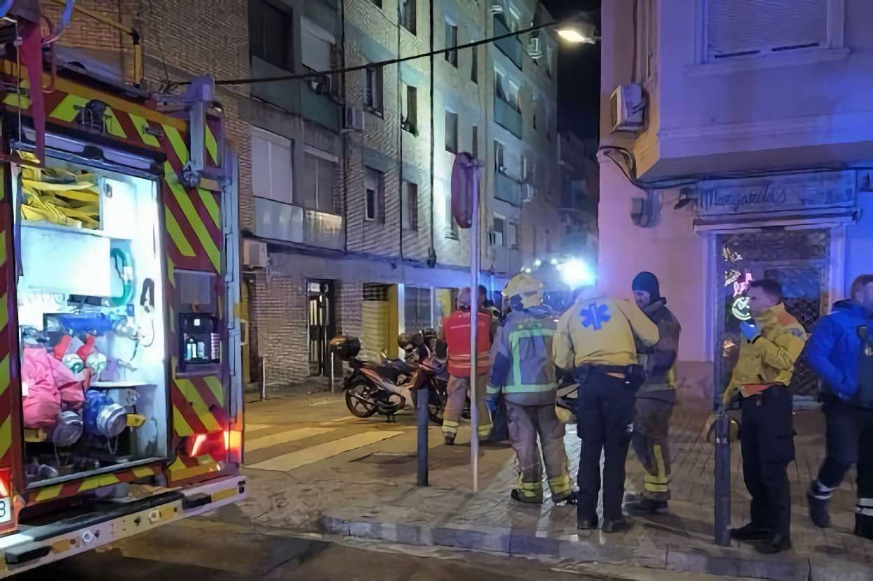 Madrugada gélida y trágica: dos incendios en Castelldefels y L'Hospitalet con un vecino fallecido