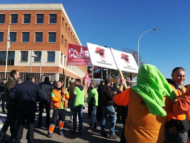 Los trabajadores de Industrias Titán, de El Prat, mantienen los paros los martes y jueves de diciembre