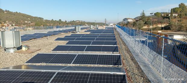 Instalación fotovoltaica en la cubierta del Instituto Joan Margarit (Corbera)