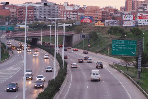 Los vecinos de Sanfeliu protestan: consecuencias de las obras en el barrio de Montesa (Esplugues)