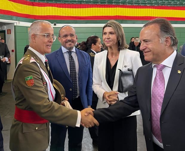 Representantes del PP y otros partidos presentes en el desfile de la patrona de la Guardia Civil de Sant Andreu