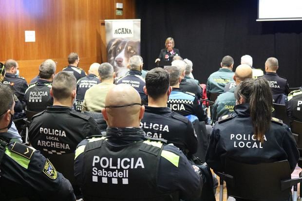 Las jornadas caninas de Sant Andreu de la Barca cuentan con la participación de un centenar de policías