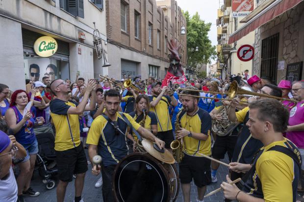 ¡Vivan las fiestas de Sant Pollín! Así es el mugido del bravo ‘pota blava’ que conquista El Prat