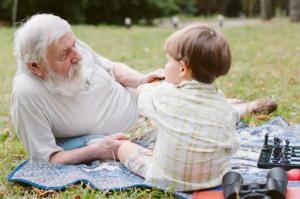 Más y mejor cooperación intergeneracional, pensiones y política