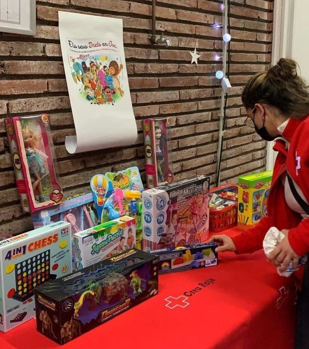 453 niños y niñas han recibido juguetes estas navidades gracias a la campaña de 2021 de Cruz Roja