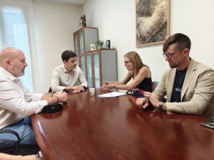 Olesa aborda con la Generalitat proyectos para reforzar el comercio local