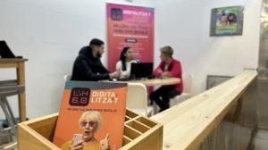 Más de 10.000 consultas atendidas en los puntos de acompañamiento digital de L'Hospitalet