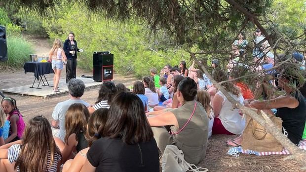 La Biblioplaya de Castelldefels atrae a 500 visitantes en julio