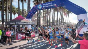 Castelldefels reúne a casi 1.300 participantes en la carrera “Des-conecta por el autismo”