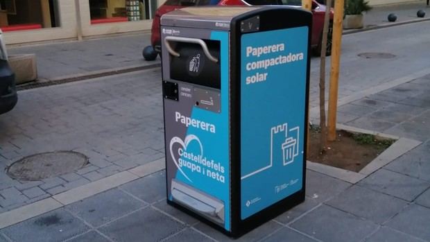 Castelldefels estrena papeleras compactadoras solares para una limpieza más eficiente