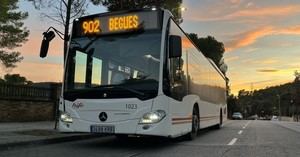 La línea de autobús 902 mejorará frecuencias y conectará con el Hospital de Viladecans desde el 7 de enero