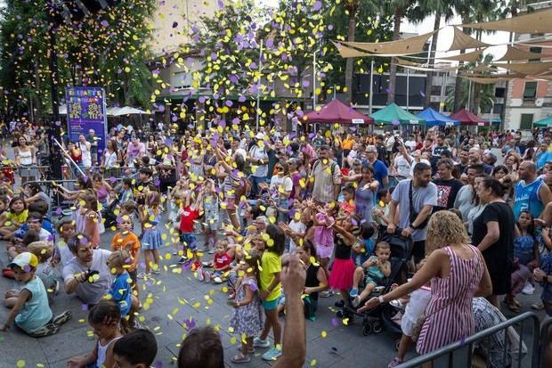 Éxito del Dissabte Solidari en la plaza de la Iglesia