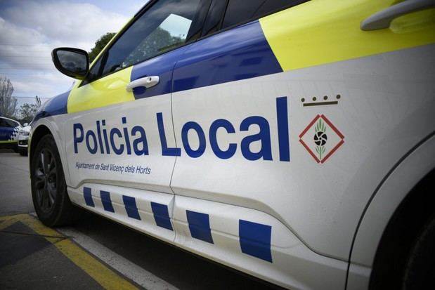 Policías arriesgan sus vidas para rescatar a anciana de las llamas en Sant Vicenç dels Horts