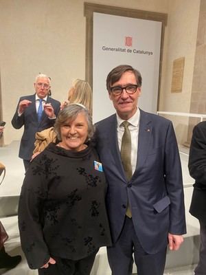 Núria Arnau, de Collbató, recibe el título de Maestra Artesana 2025 por su trabajo en la sombrerería