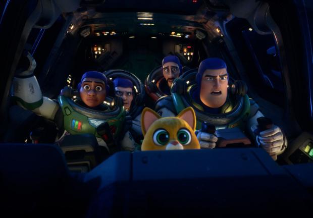 Fotograma de la película Lightyear