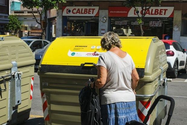 La limpieza viaria sigue siendo una asignatura pendiente para el vecindario de Cornellà