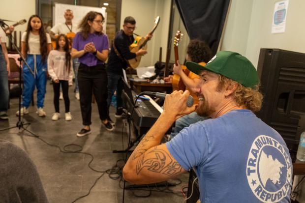 Macaco subirá a vecinos al escenario durante su concierto en la Fiesta Mayor de Sant Boi