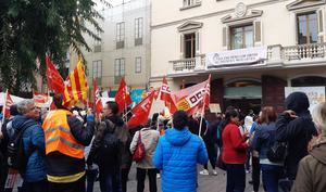 Runrún electoral y brindis al sol en el pleno de Sant Boi