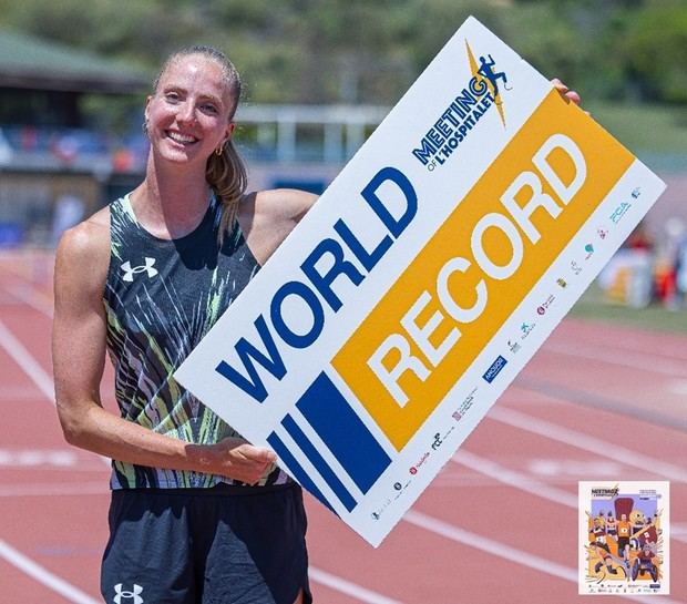 Fleur Jong con el cartel de Récord del Mundo