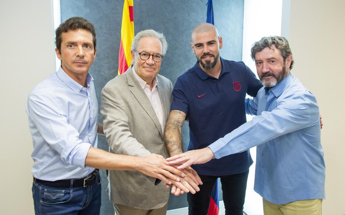 Víctor Valdés vuelve al Barça para entrenar al juvenil A