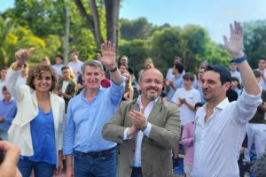 El cambio está en el aire. Feijoo inicia en Castelldefels su gira catalana por la reelección