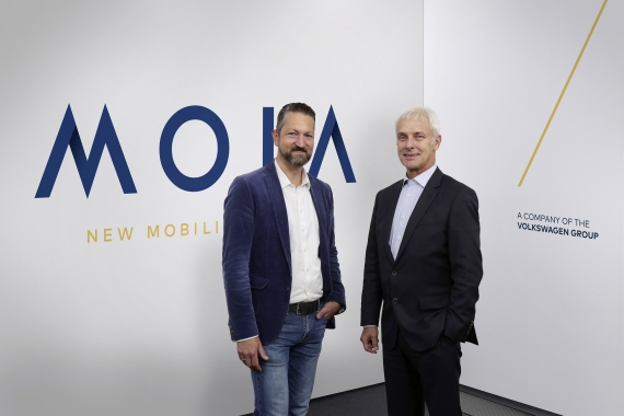  Ole Harms, consejero delegado de MOIA (izquierda); y Matthias Müller, consejero delegado del Grupo Volkswagen (derecha)
