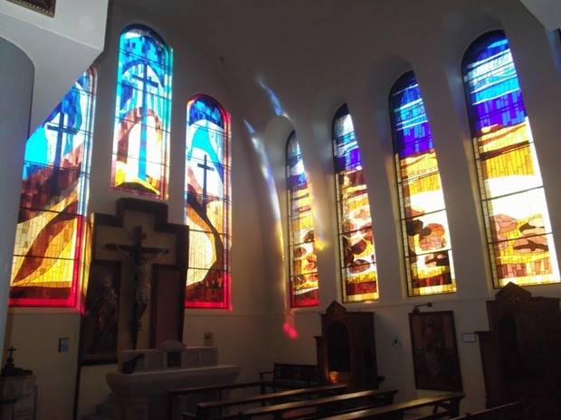 La parròquia de Sant Miquel Àrcangel estrena 13 nous vitralls de la molinenca Andrea Ortega
 
