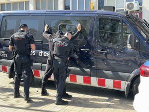 Macrodispositivo Kanpai en L'Hospitalet, Cornellà y Esplugues: más de 20 detenidos en una tarde