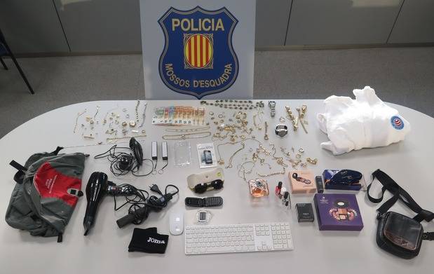 Detenido in fraganti un hombre mientras robaba en un domicilio de Esplugues de Llobregat