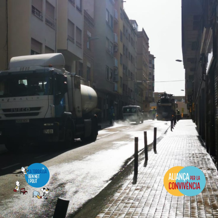 Comienza la nueva actuación de limpieza integral viaria en ocho calles de la Torrassa