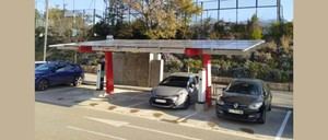 Sant Just Desvern activa su nueva fotolinera en Mas Lluí para vehículos eléctricos