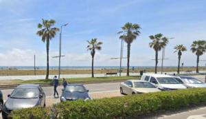 Aparcamiento en batería en zona azul cerca de la playa de Castelldefels