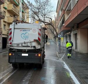 Castelldefels inicia un programa de limpieza intensiva en varias calles